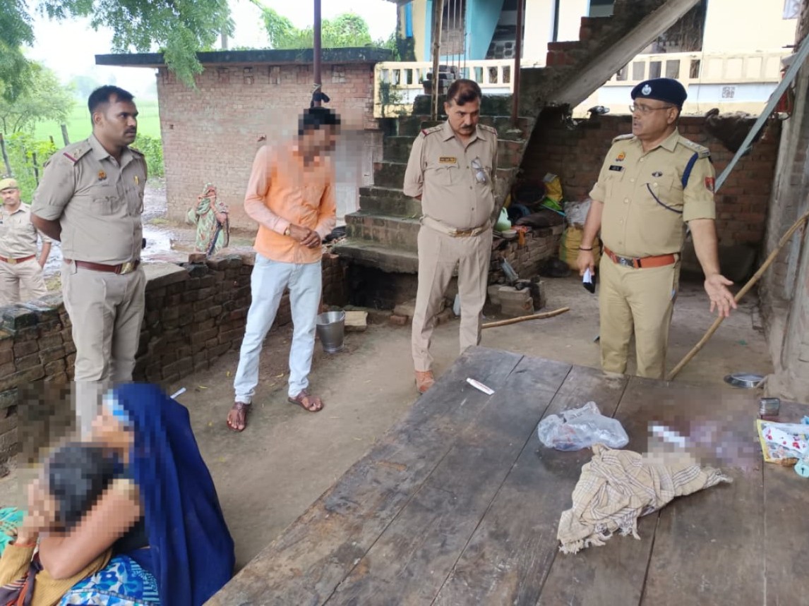 हत्याकांड के बाद मौके पर पहुंची पुलिस।