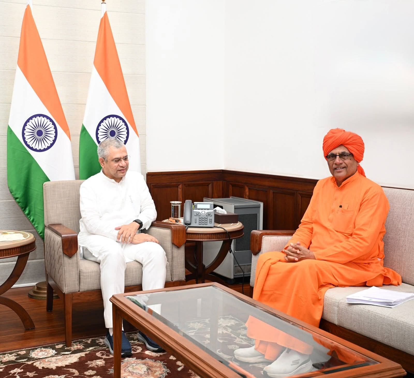 पिछले दिनों ट्रेन की मांग को लेकर पूर्व सांसद सुमेधानंद सरस्वती ने रेलमंत्री अश्विनी वैष्णव से मुलाकात की थी।