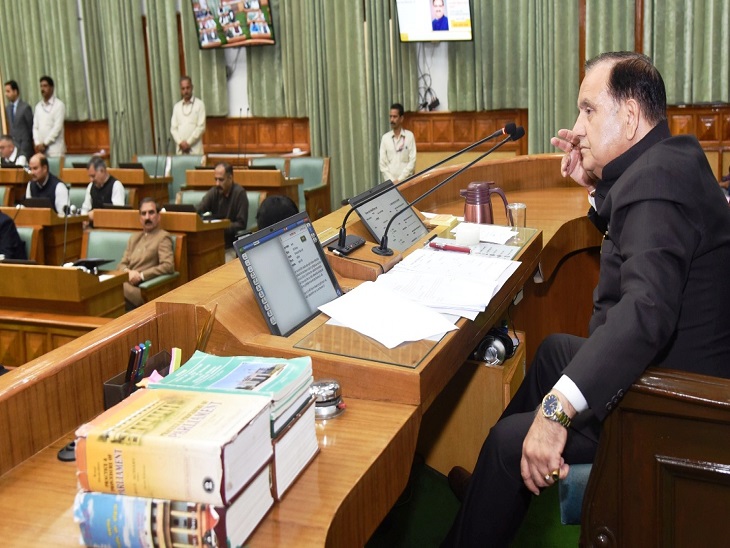Speaker Kuldeep Singh Pathania conducting the proceedings of the assembly.