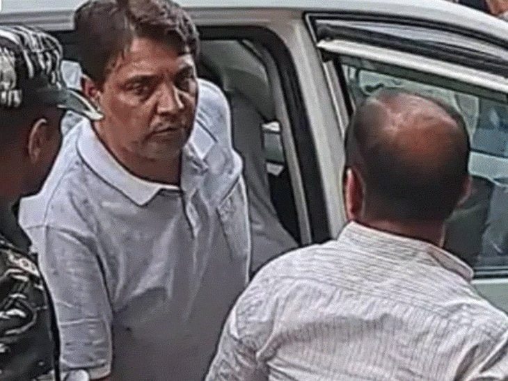 चालान में EOW ने शराब घोटाले के पैटर्न का उल्लेख किया है।