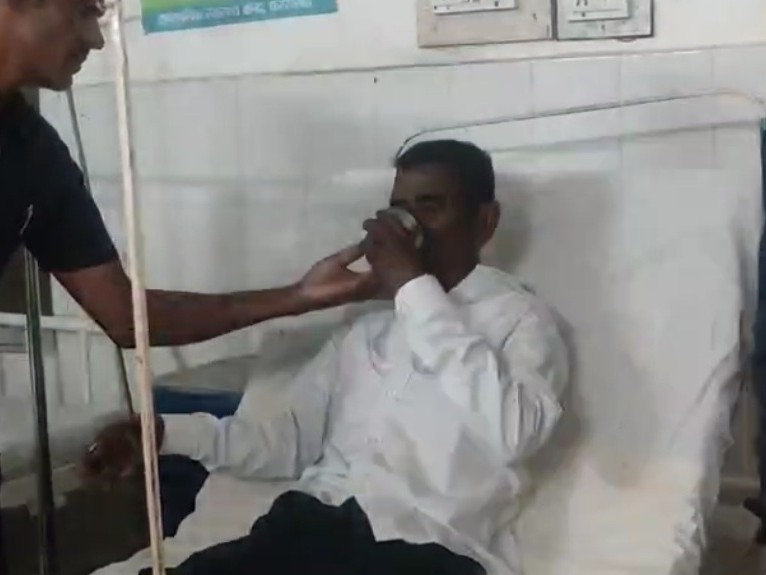 काफिले में मौजूद कार्यकर्ता दयाराम सेठिया को मामूली चोटें आईं।