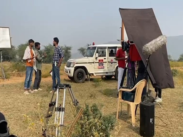 फिल्म तोता की शूटिंग के दौरान लगाया गया सेट।