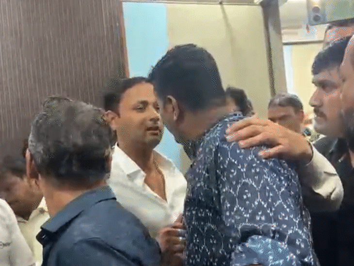 युवती की मौत के बाद परिजनों ने हंगामा किया। उन्होंने प्रबंधन पर गंभीर आरोप लगाए।