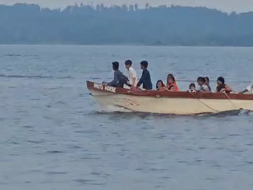 अगले पांच दिनों तक तापमान में हल्की गिरावट के साथ सुहावना मौसम बने रहने की संभावना है।