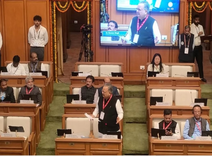 ऑल इंडिया स्पीकर्स कॉन्फ्रेंस को संबोधित करते विधानसभा अध्यक्ष डॉ. रमन सिंह।