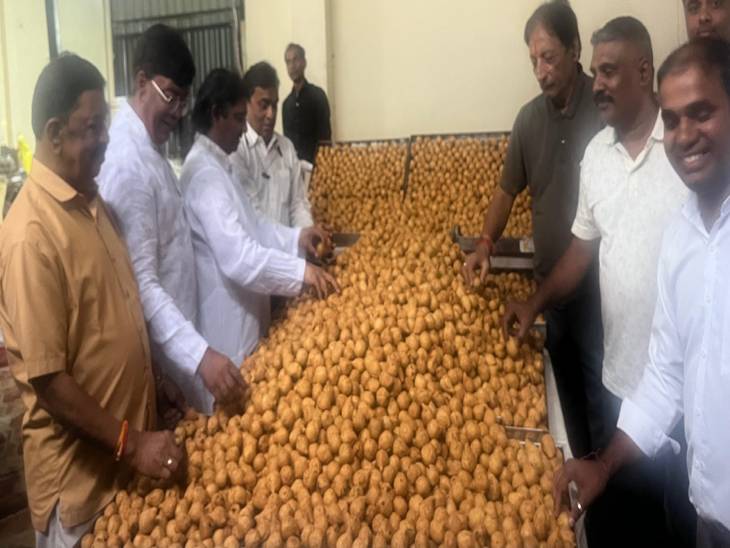 मंदिर में तैयार सवा लाख मोदक।