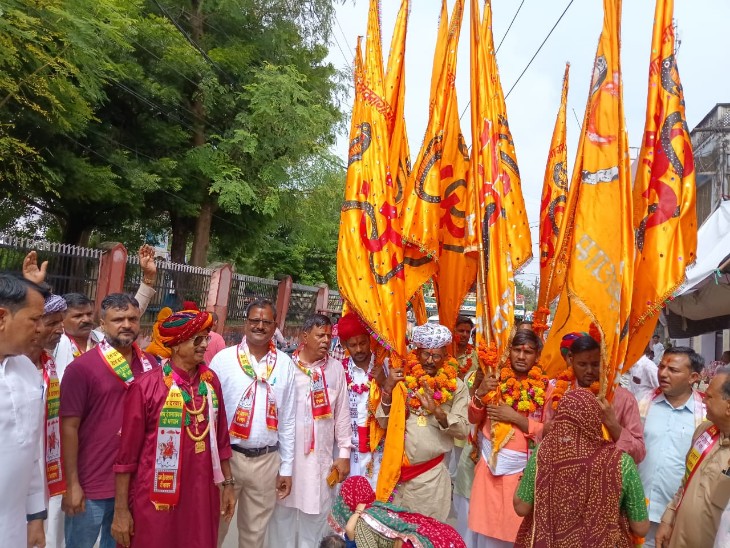 पदयात्रा में शामिल पदयात्रियों का जगह जगह स्वागत किया।