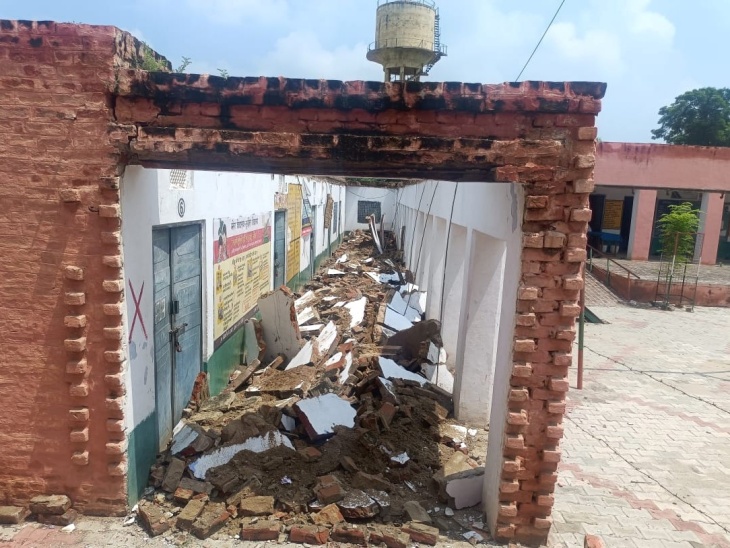 हादसे के बाद तारबंदी की गई।