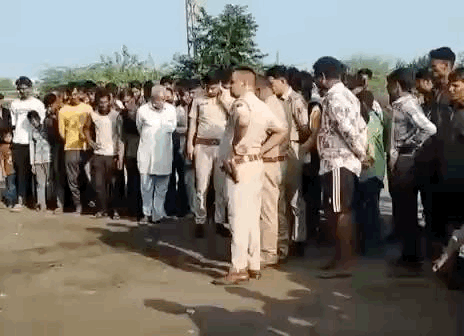 पुलिस ने मौके पर पहुंच बॉडी को उतरवा मॉर्च्यूरी भिजवाया