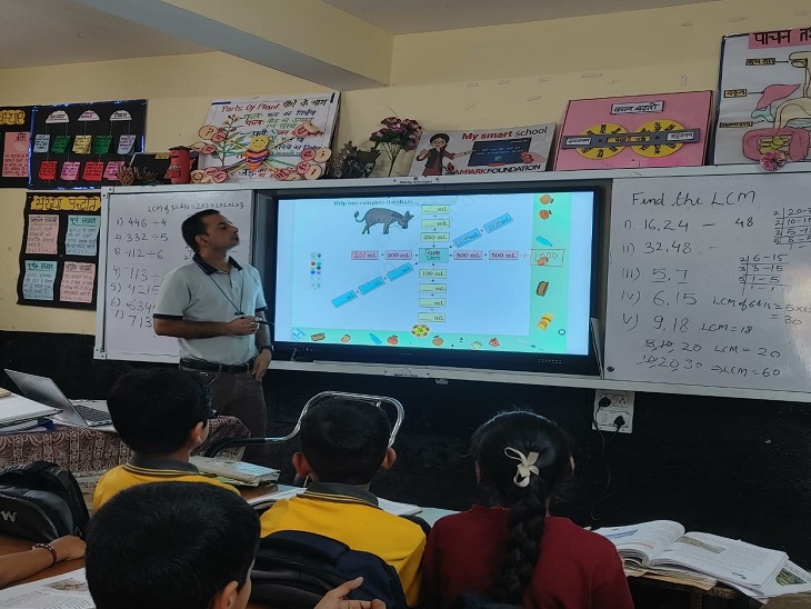 नेशनल टीचर अवॉर्ड को चयनित शशि पॉल स्कूल में पढ़ाते हुए।