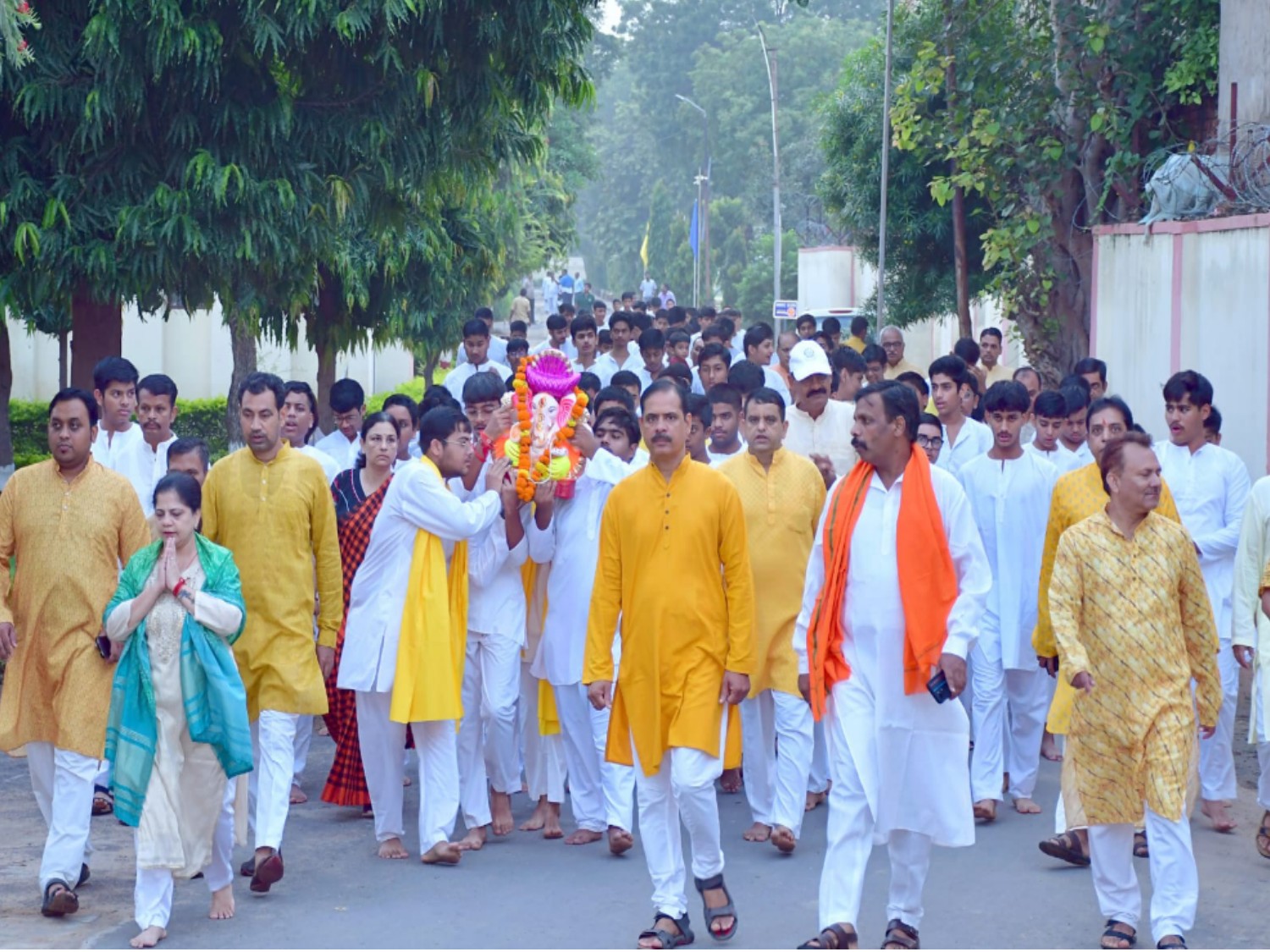 बिरला पब्लिक स्कूल में प्रभात फेरी का आयोजन किया गया।