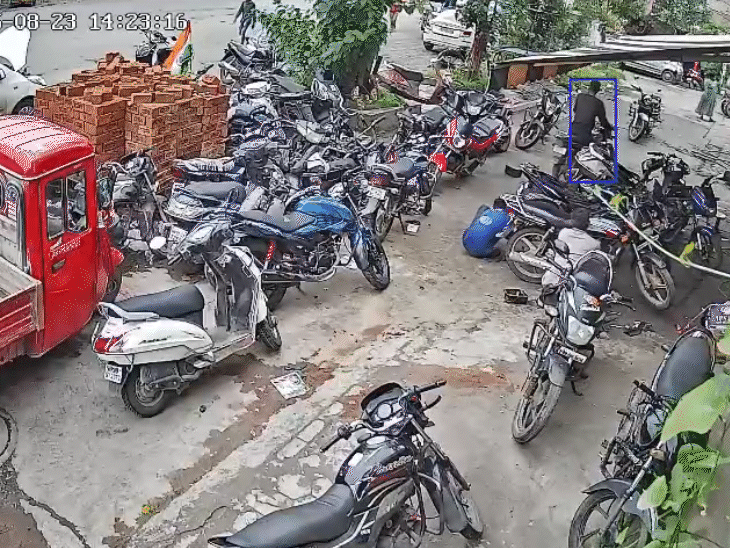 In the CCTV footage received by the police, Shraddha was seen going from her house.