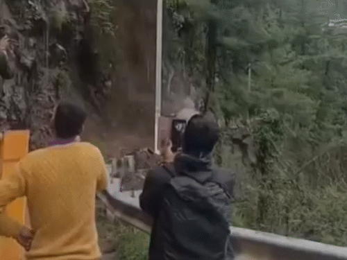 The road was blocked by the mountain collapsed last evening on the Mandi-Janjaihali road.