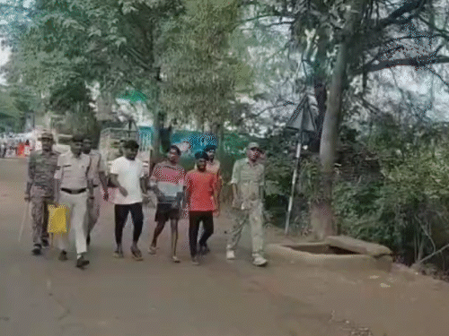 पंडरिया पुलिस ने आरोपियों को गिरफ्तार कर निकाला जुलूस