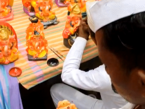 जेल में बंदियों ने 250 से अधिक गणेश मूर्तियां बनाई। इनमें से सभी मूर्तियां बिक चुकी हैं।