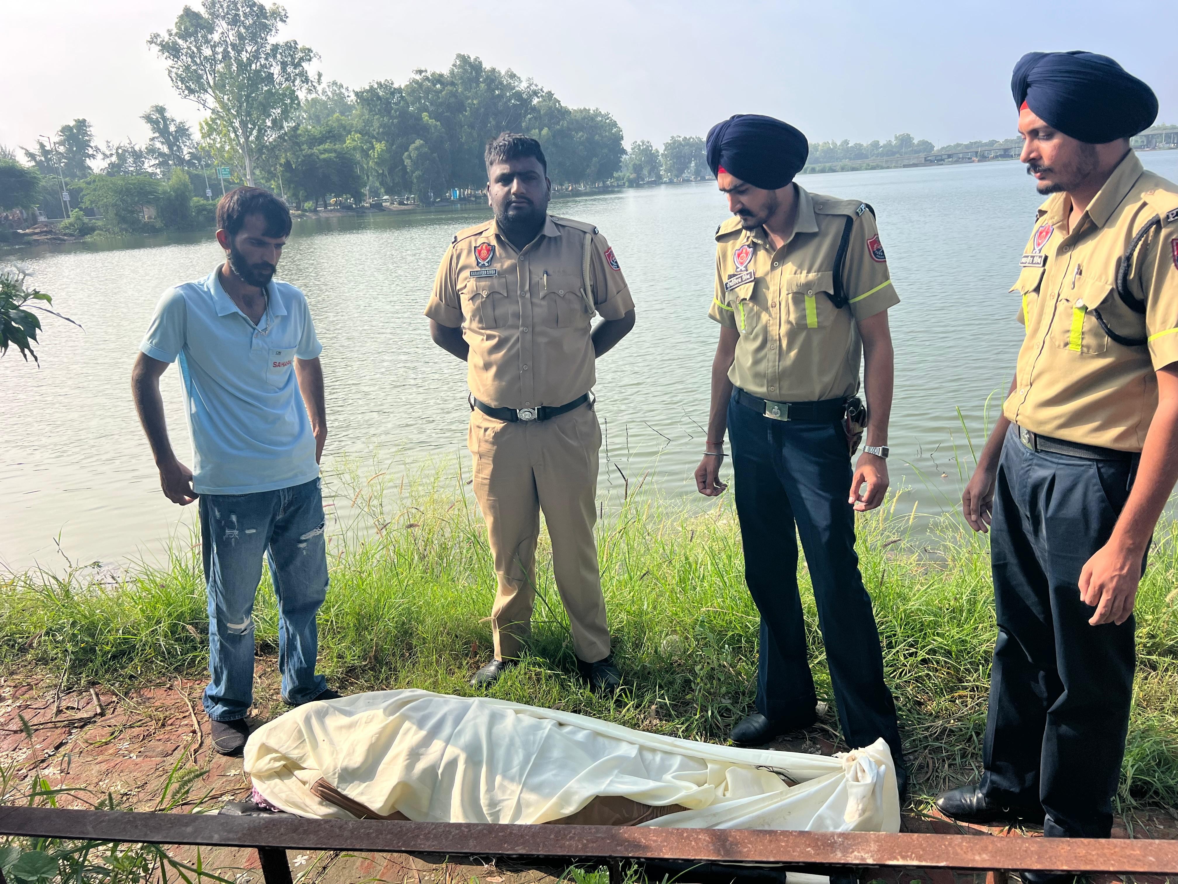 Bathinda Elderly Man Found Dead Lake News Update | बठिंडा में झील से ...