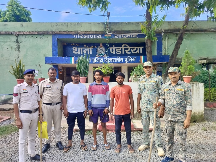 युवक की शिकायत पर पुलिस ने तीनों आरोपियों को गिरफ्तार कर लिया।