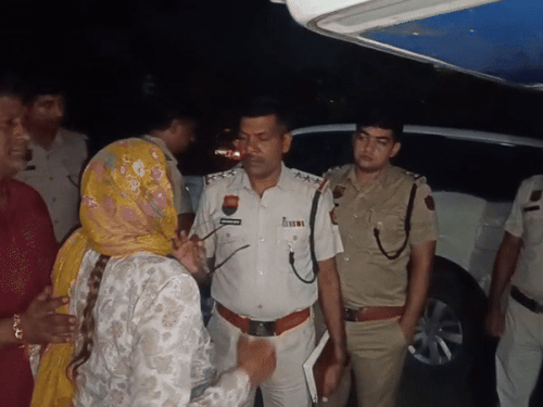 दो गुटों में खुनी टकराव की सूचना के बाद पहुंची पुलिस।