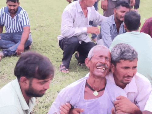 मृतकों का अंतिम संस्कार पैतृक गांव कानाखेड़ा में किया गया। जहां ममता के पिता और पति फूट-फूटकर रोने लगे।