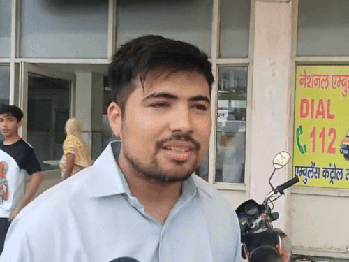 Shopkeeper Lalit Bajaj giving information about the incident.
