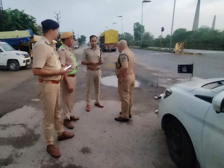 फर्जी एडीजी से पूछताछ के दौरान एसपी विकास सांगवान भी मौके पर पहुंच गए।
