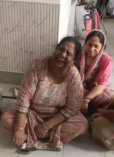 यह कारोबारी की पत्नी की मां हैं। उनका रो-रोकर बुरा हाल है।