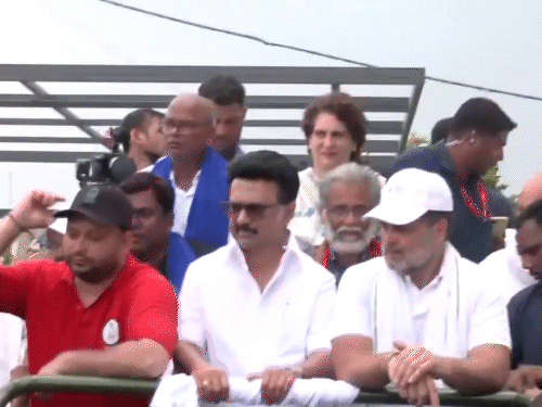 मुजफ्फरपुर में वोटर अधिकार यात्रा में शामिल हुए तमिलनाडु CM एमके स्टालिन।