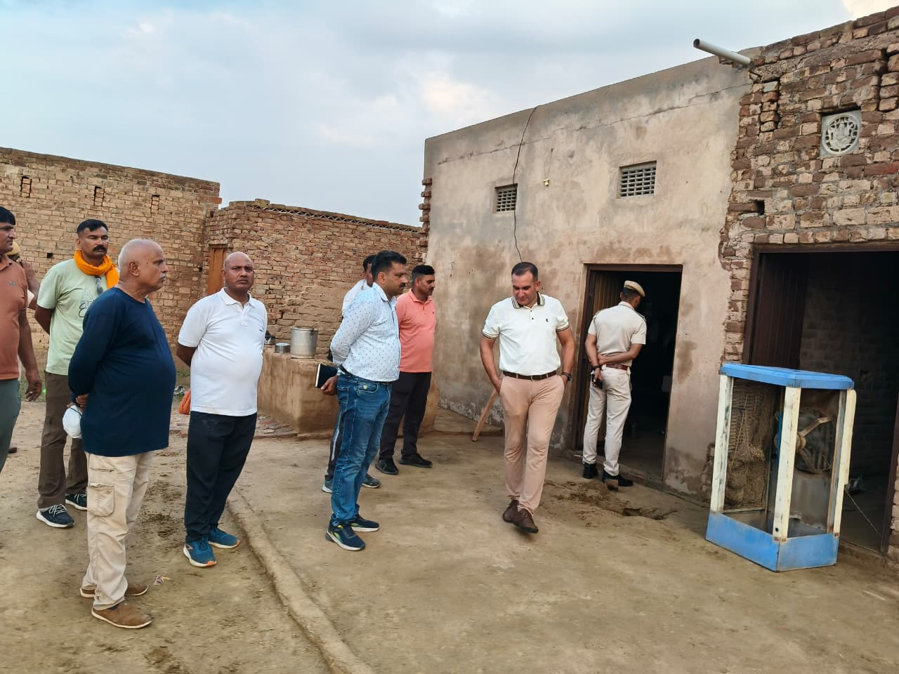 1 KYD इलाके के मकान के इसी कमरे से हेरोइन बरामद की गई है।