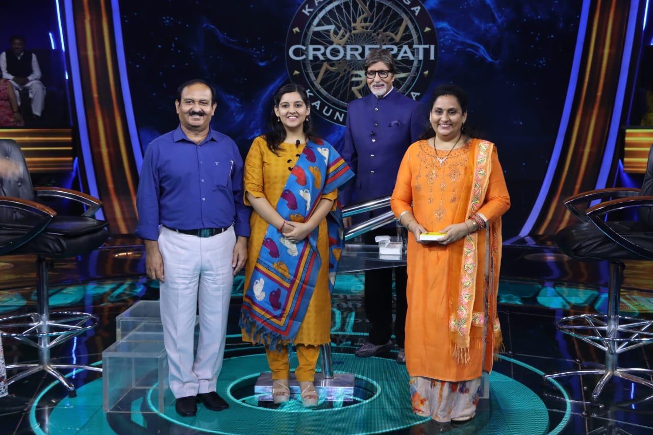 Suresh Kumar and Shabnam Arora with their daughter Insia Arora at KBC.