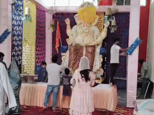 पूजा अर्चना के बाद गणपति स्थापना।