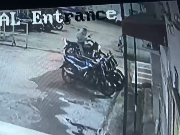 सीसीटीवी फुटेज देख पत्नी ने पहचाना।