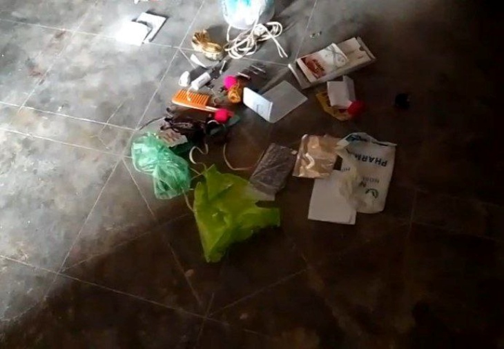 चोरी के बाद बिखरा पकड़ा सामान।
