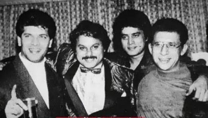 अनिल ने अपने 45 साल के करियर में 19 फिल्में बनाई हैं। अपनी हर फिल्म उन्होंने बड़े स्टार के साथ बनाई है। (फिल्म तहलका के एक्टर्स के साथ अनिल...बाएं से दूसरे)