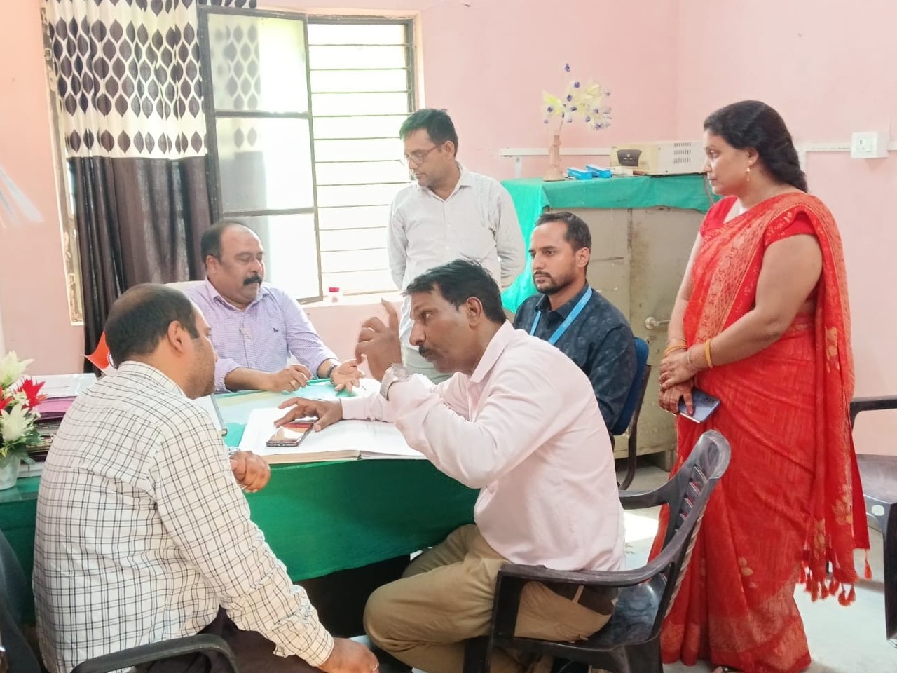 महराजगंज में टीकाकरण सत्र का निरीक्षण:  वैक्सीन की गुणवत्ता और कोल्ड चेन प्रणाली की जांच, यूविन पोर्टल पर डेटा सत्यापित – Maharajganj News