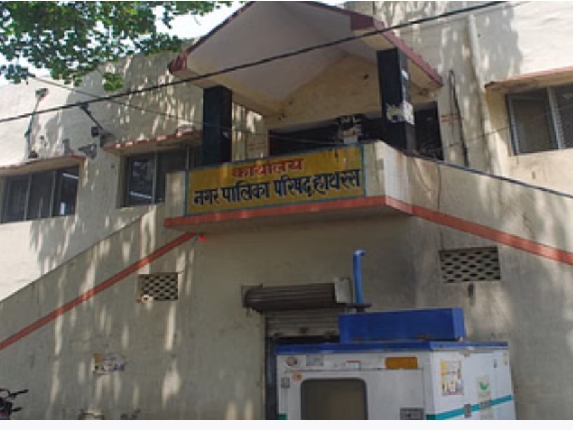 हाथरस नगर पालिकाध्यक्ष को कारण बताओ नोटिस:  कूड़ा कलेक्शन टेंडर में नियमों की अनदेखी, 22 लाख का कर दिया भुगतान – Hathras News