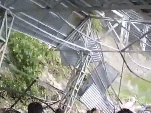 The place where landslide took place is near Ardhkunwari in the journey route. - Dainik Bhaskar