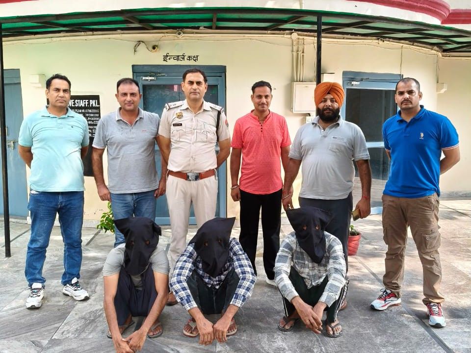 पंचकूला पुलिस की गिरफ्त में हत्यारोपी।