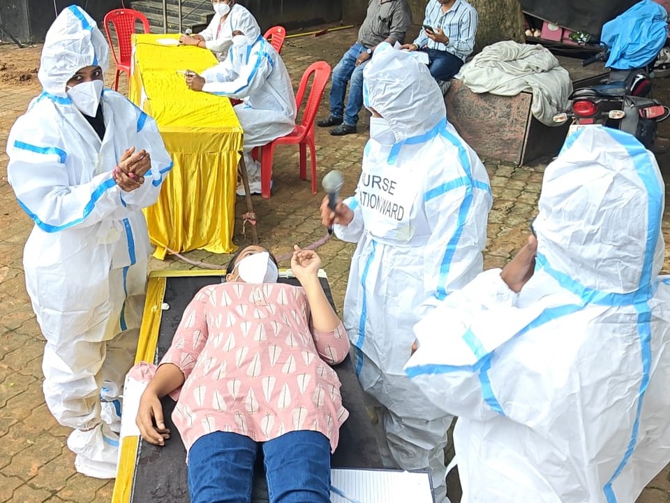 एनएचएम कर्मचारियों का पीपीई किट में प्रदर्शन:  धमतरी में नियमितिकरण समेत 10 मांगों को लेकर किया विरोध – Dhamtari News