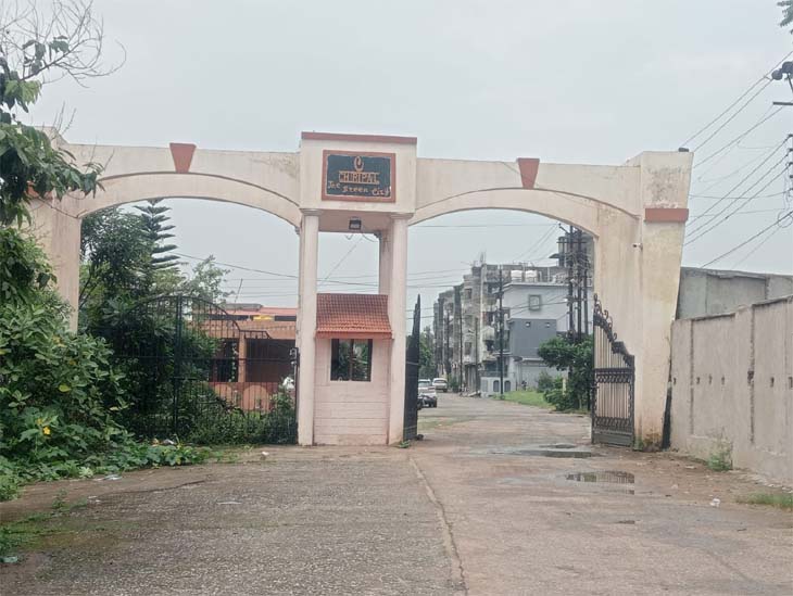 रायगढ़ में पालतू डाॅग को पड़ोसी ने डंडे से पीटा:  शरीर में आयी चोट, ग्रीन सिटी काॅलोनी की घटना, मालिक ने FIR दर्ज कराया – Raigarh News