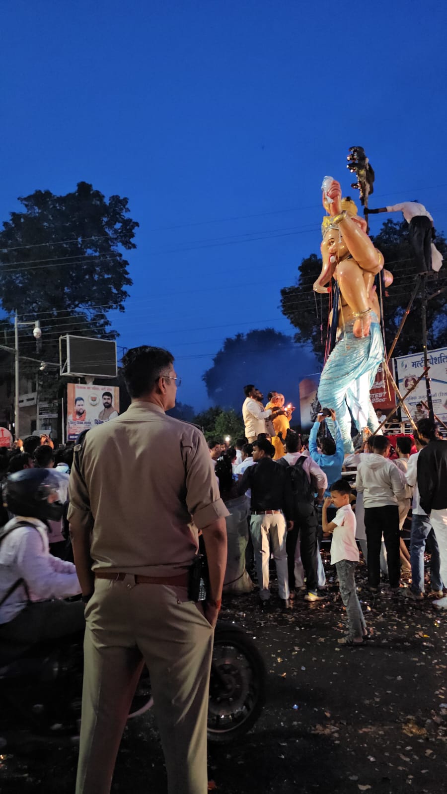 यातायात पुलिस ने बनाई व्यवस्था।