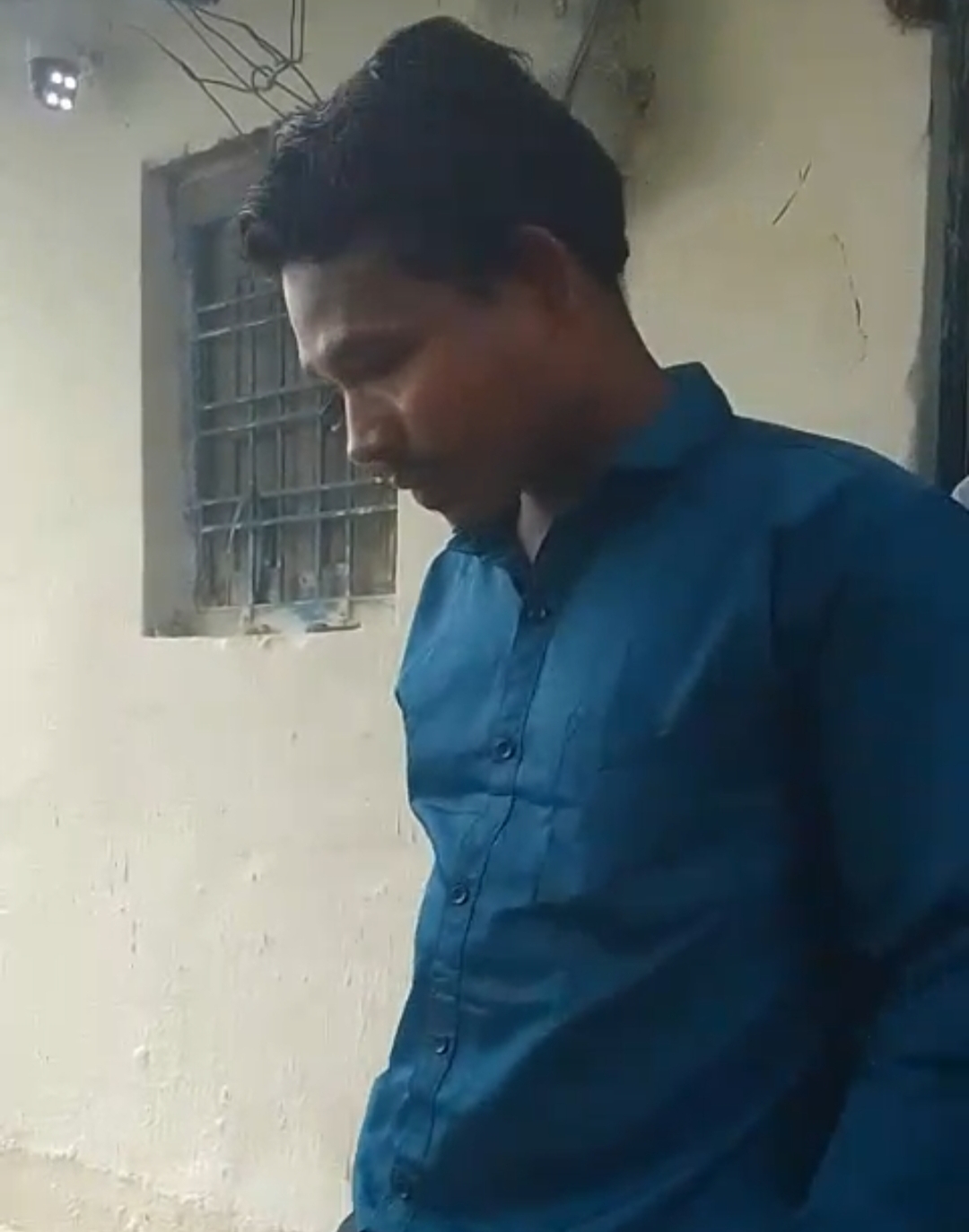 पुलिस ने कथित पास्टर समेत सात लोगों पर केस दर्ज किया है।