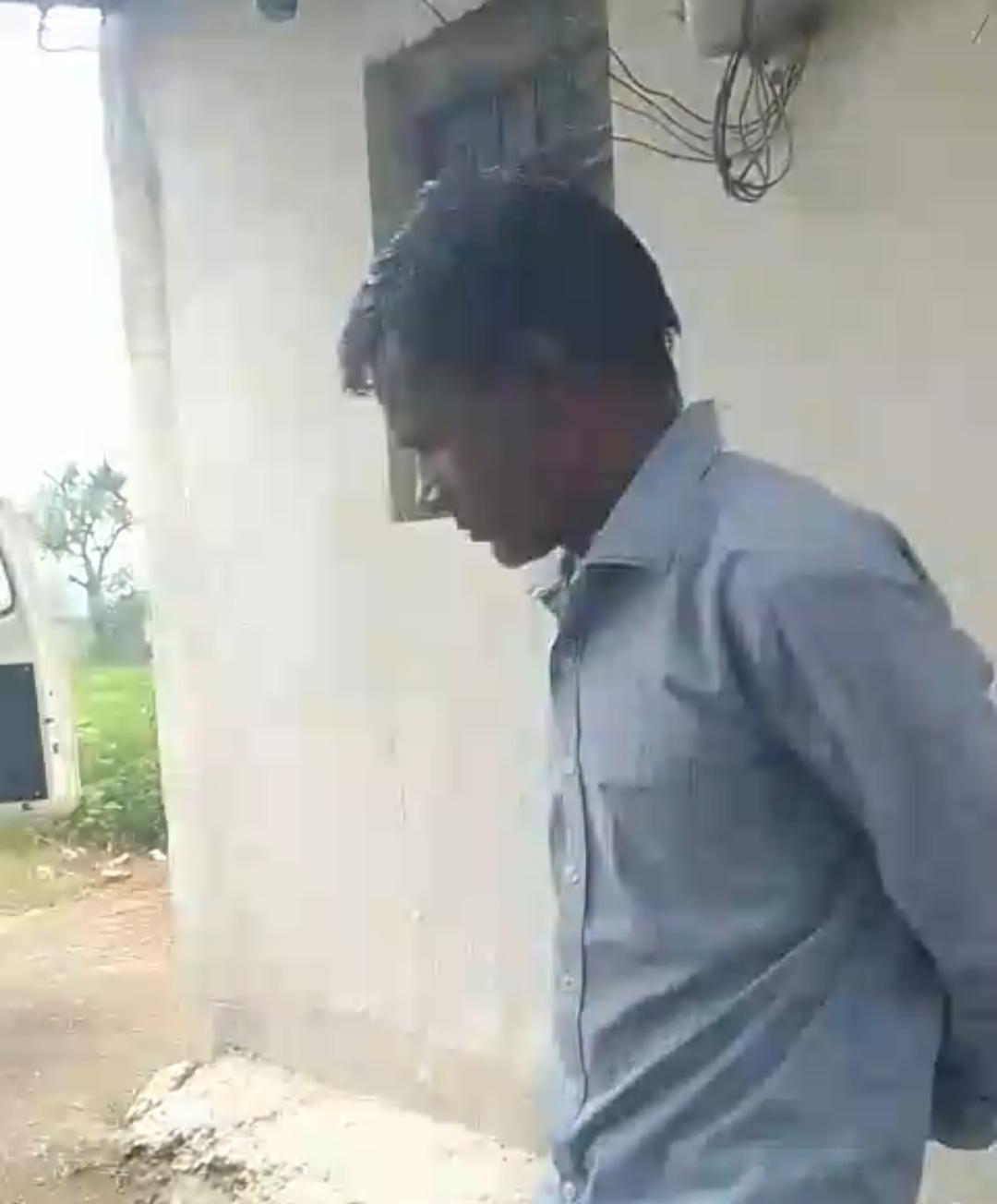 पोल्ट्री फार्म में प्रार्थना सभा, धर्मांतरण कराने का आरोप।