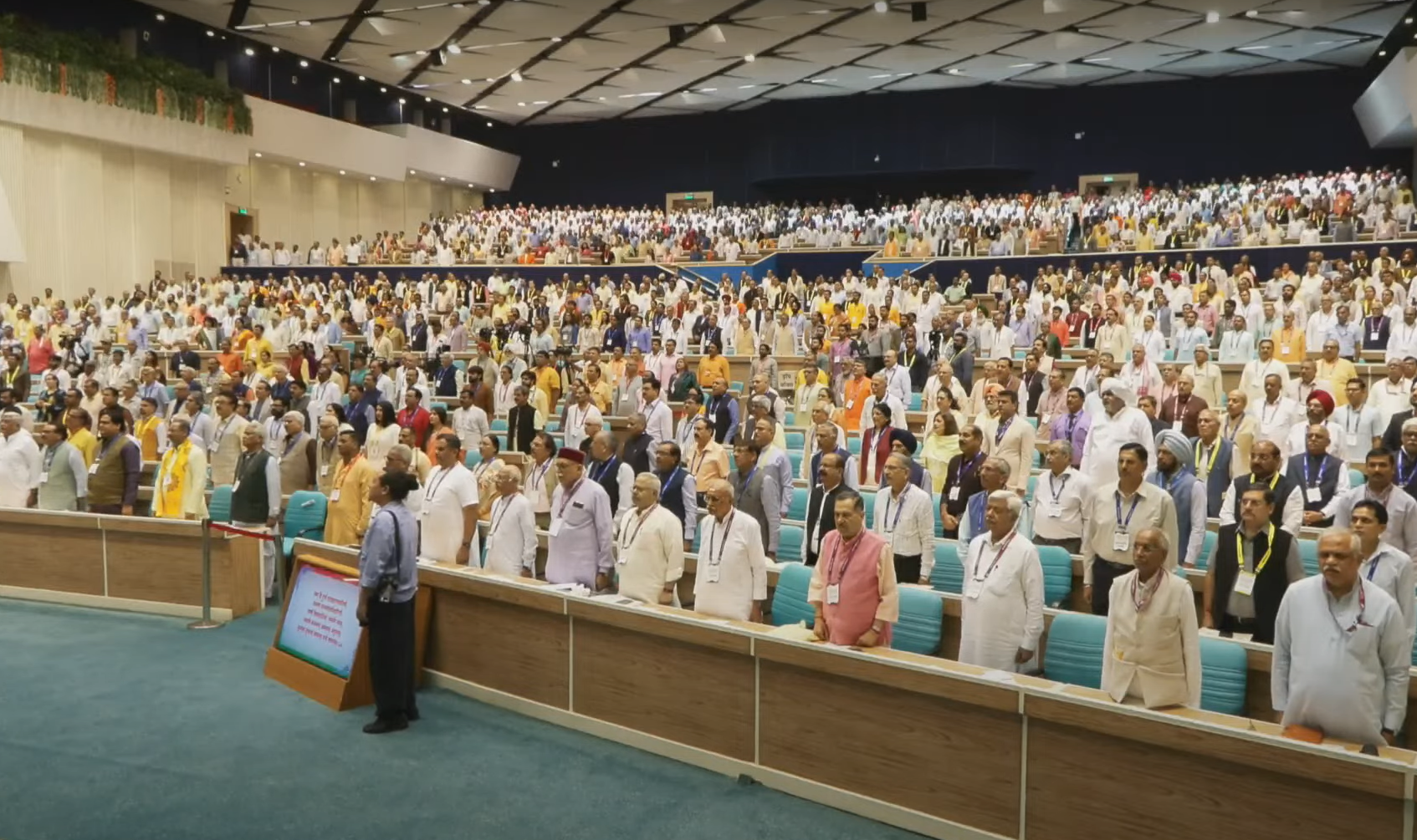 भागवत म्हणाले- भाजप-RSS मध्ये कोणताही वाद नाही: आम्ही सरकारसाठी निर्णय घेत नाही, फक्त सल्ला देतो; आम्ही निर्णय घेतले असते तर इतका वेळ लागला नसता भागवत म्हणाले- भाजप-RSS मध्ये कोणताही वाद नाही: आम्ही सरकारसाठी निर्णय घेत नाही, फक्त सल्ला देतो; आम्ही निर्णय घेतले असते तर इतका वेळ लागला नसता