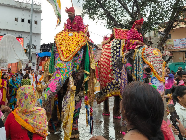 गज पूजन के साथ मोती डूंगरी गणेश जी शोभायात्रा की शुरुआत हुई।