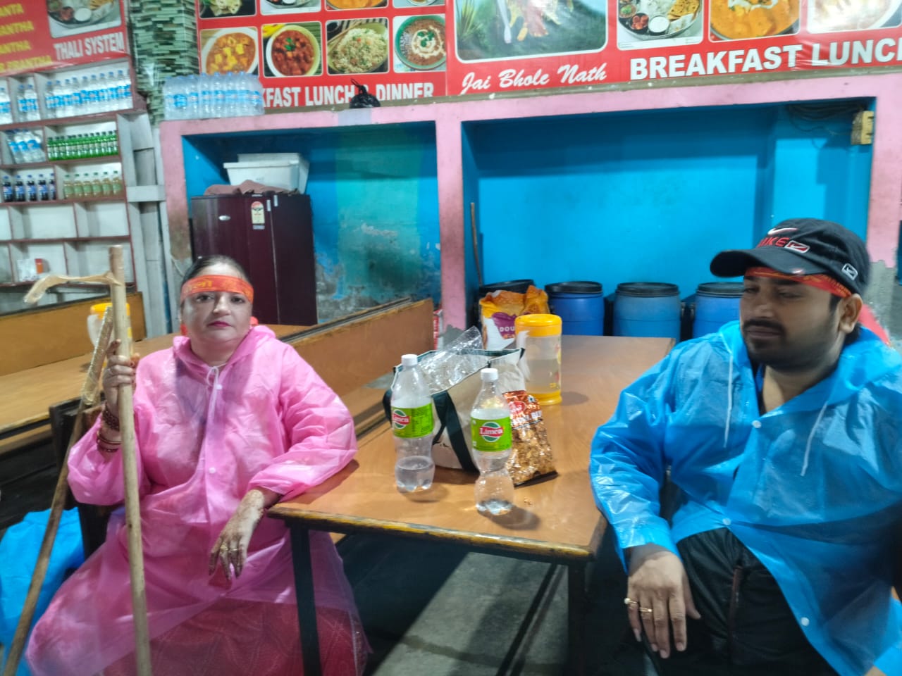 अमित ने इसी जगह चाय और मैगी का ऑर्डर दिया था।