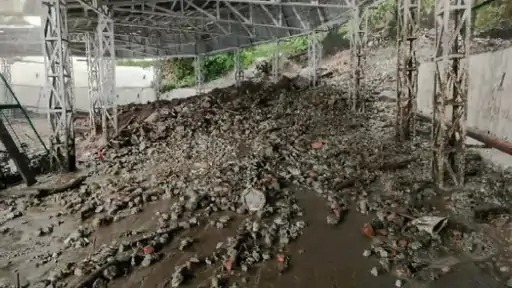 जम्मू रीजन में बीते दिनों हुई भारी बारिश और लैंडस्लाइड के कारण वैष्णो देवी यात्रा के लिए जाने वाले श्रद्धालुओं को परेशानी का सामना करना पड़ा है।
