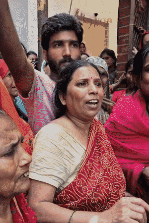 मंत्र म्हणत नातवाचे डोके काली मातेला केले अर्पण: आजोबाने प्रयागराजमध्ये शरीराचे 4 तुकडे फेकले; महिनाभरापूर्वी केला होता प्लॅन परिसरातील लोक म्हणाले- आरोपीला फाशी द्यावी. त्याच्या संपूर्ण कुटुंबाला तुरुंगात पाठवावे.