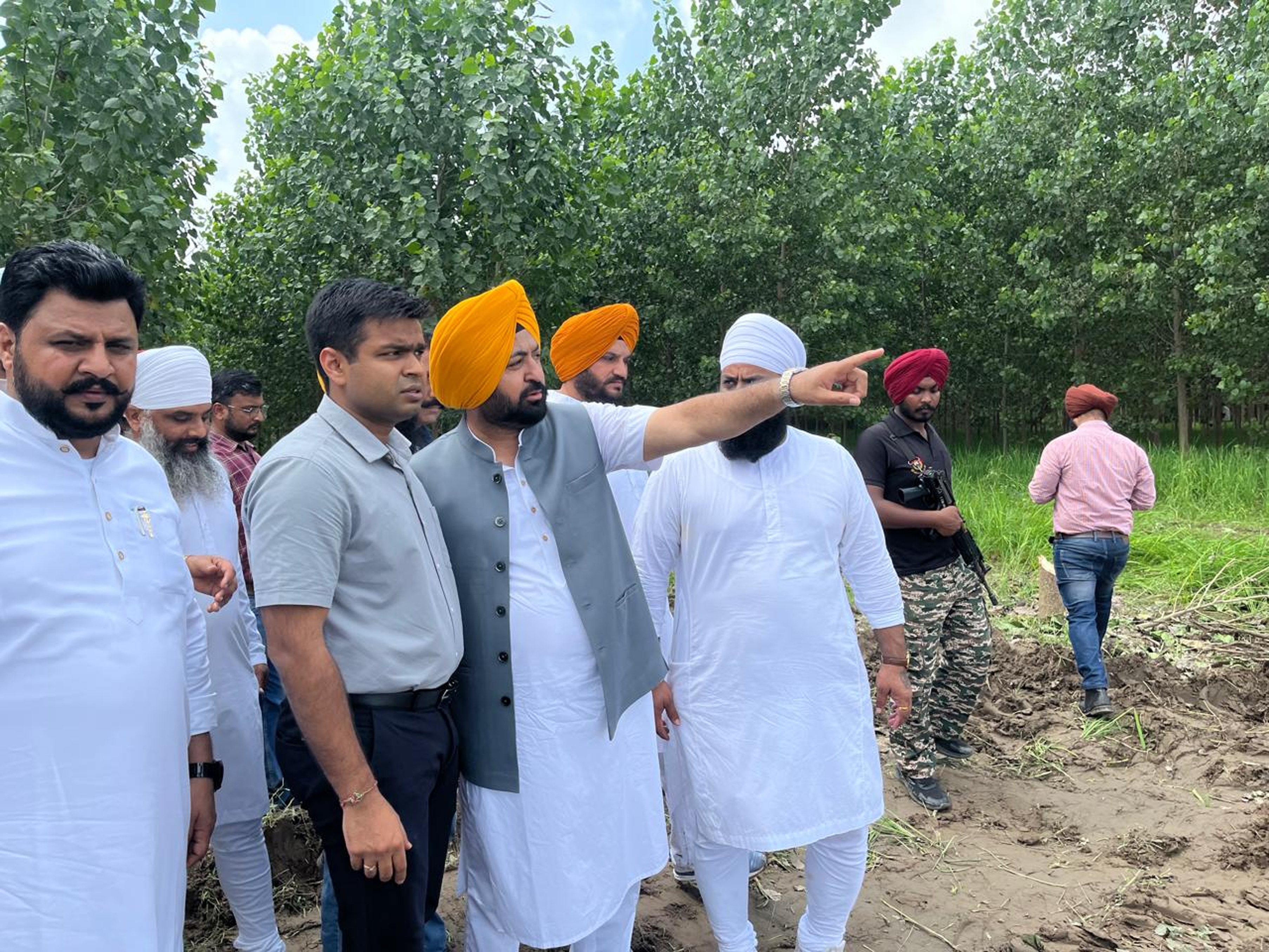 Minister Hardeep Singh Mundian and Deputy Commissioner took stock of the  flood situation in Sasural Colony | मंत्री हरदीप सिंह मुंडियां और डिप्टी  कमिश्नर ने ससुराली कॉलोनी में बाढ़ ...