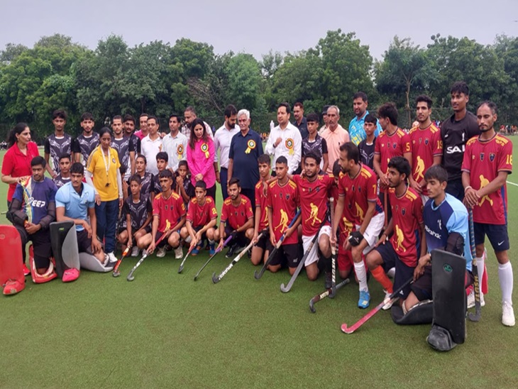 Former Minister Manish Grover, DC Sachin Gupta and others along with hockey teams at Rajiv Gandhi Sports Stadium in Rohtak.