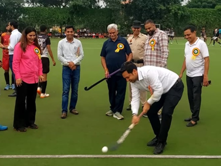 DC Sachin Gupta inaugurating hockey game.